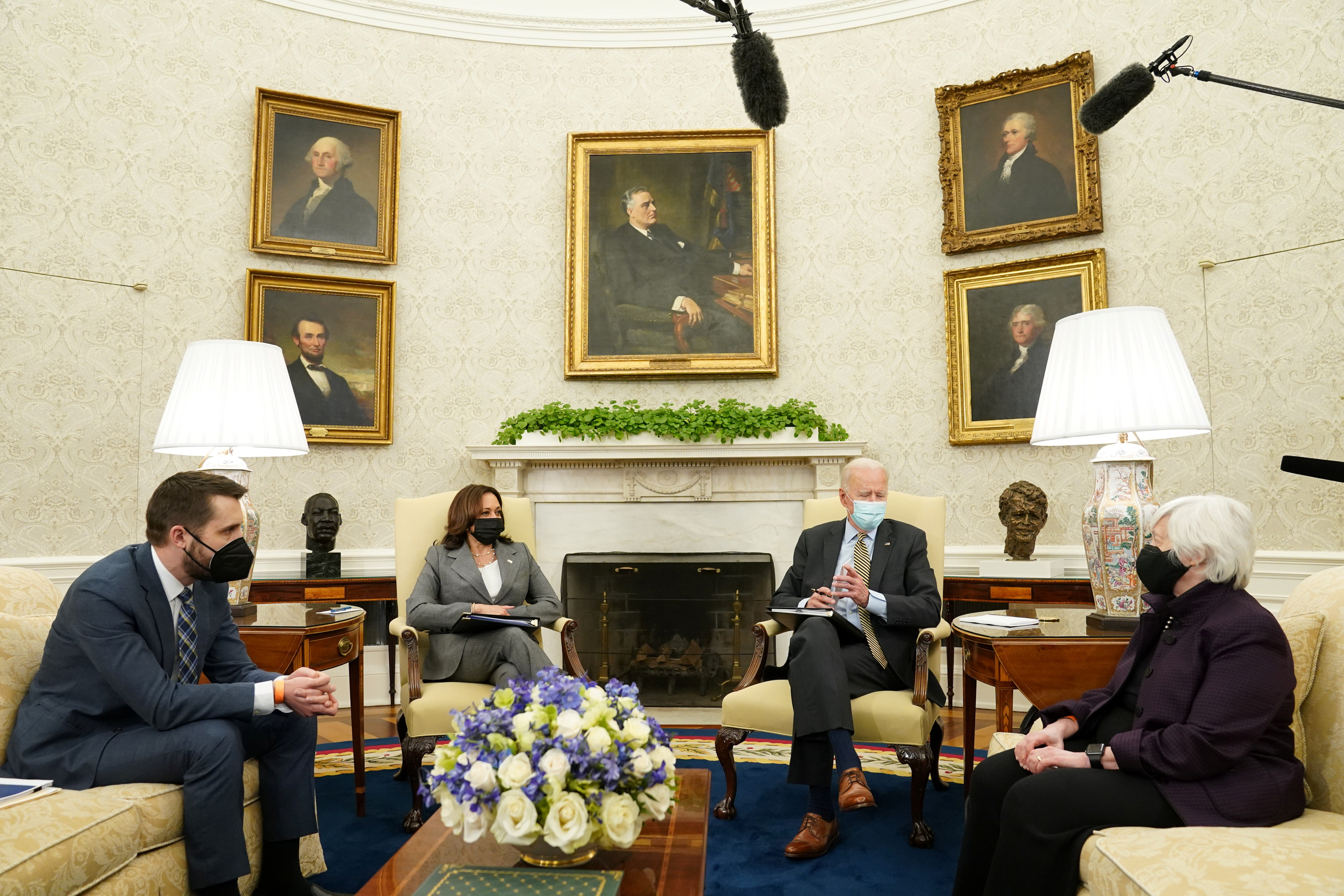 Ông Biden đảo ngược chính sách người tiền nhiệm