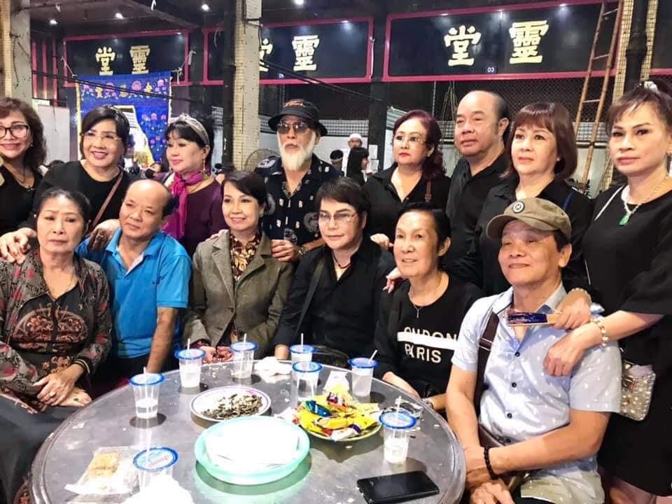 Nhiều nghệ sĩ tiễn đưa nhạc sĩ Thanh Li&ecirc;m, NSND Lệ Thủy x&uacute;c động nghẹn lời - Ảnh 2.