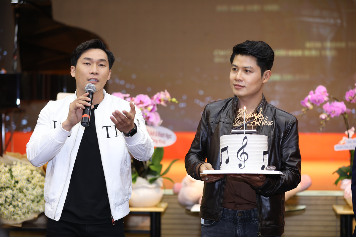 Tác giả Nhật ký của mẹ, Nguyễn Văn Chung, lẻ bóng ngày kỉ niệm 20 năm làm nghề - Ảnh 11.