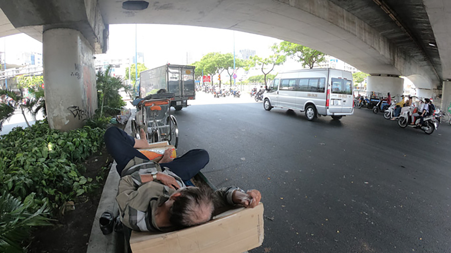 Tia cực tím tại TP HCM đạt ngưỡng nguy hiểm - Ảnh 3.