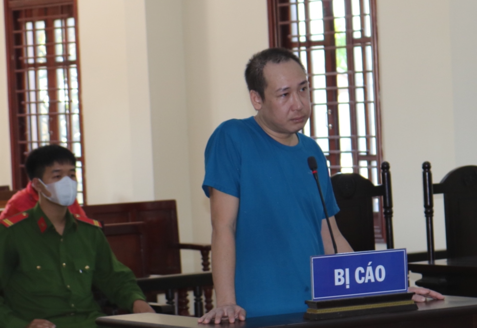 CLIP: Ghen tuông, bạo hành con ruột chưa tròn 1 tuổi rồi gửi clip cho vợ