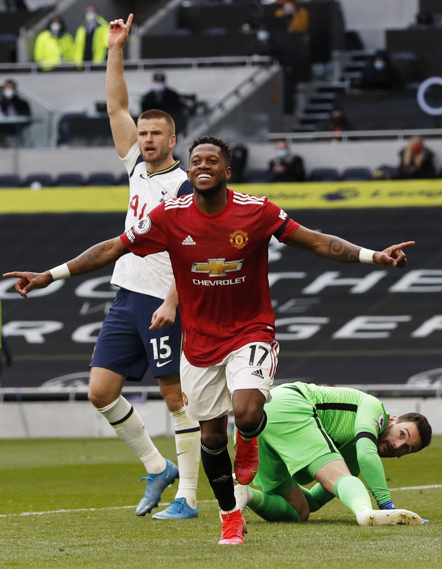 Ngược d&ograve;ng si&ecirc;u đỉnh Super Sunday, Man United quật ng&atilde; Tottenham - Ảnh 4.