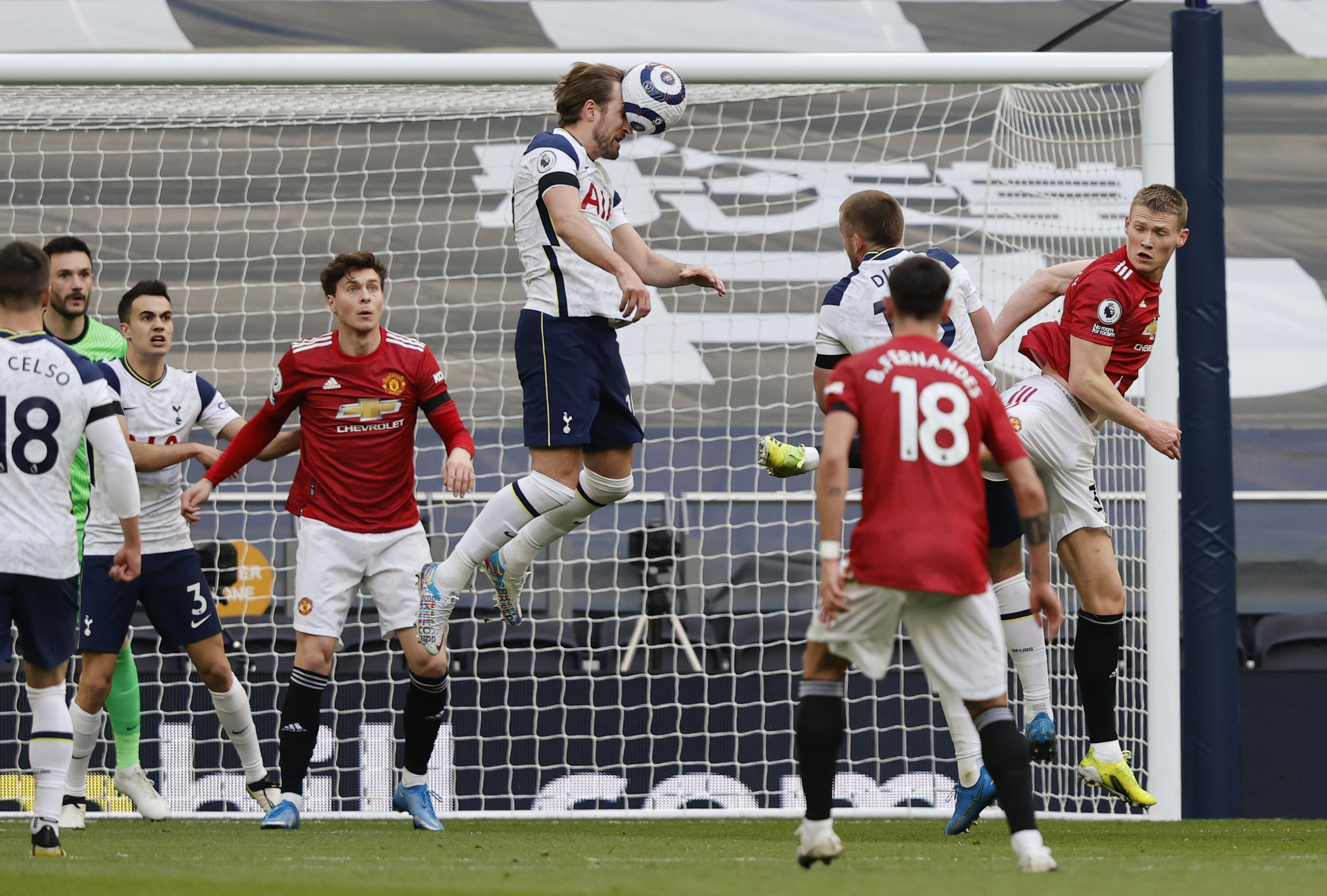 Ngược d&ograve;ng si&ecirc;u đỉnh Super Sunday, Man United quật ng&atilde; Tottenham - Ảnh 6.