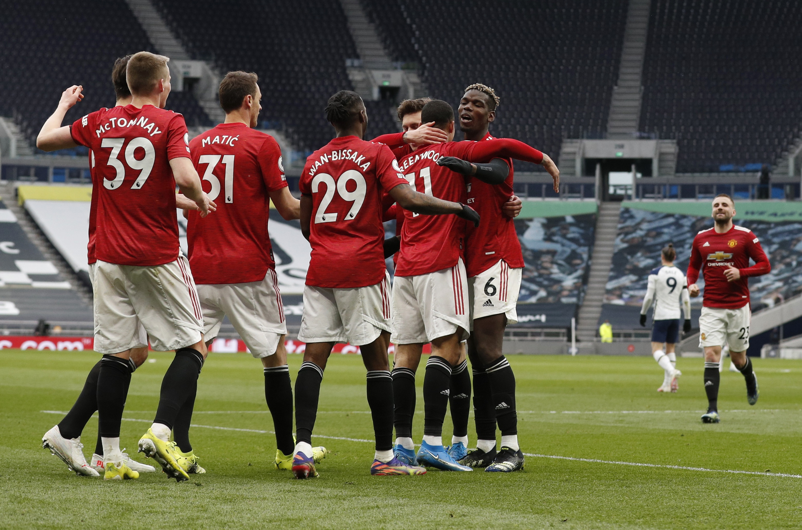Ngược d&ograve;ng si&ecirc;u đỉnh Super Sunday, Man United quật ng&atilde; Tottenham - Ảnh 9.