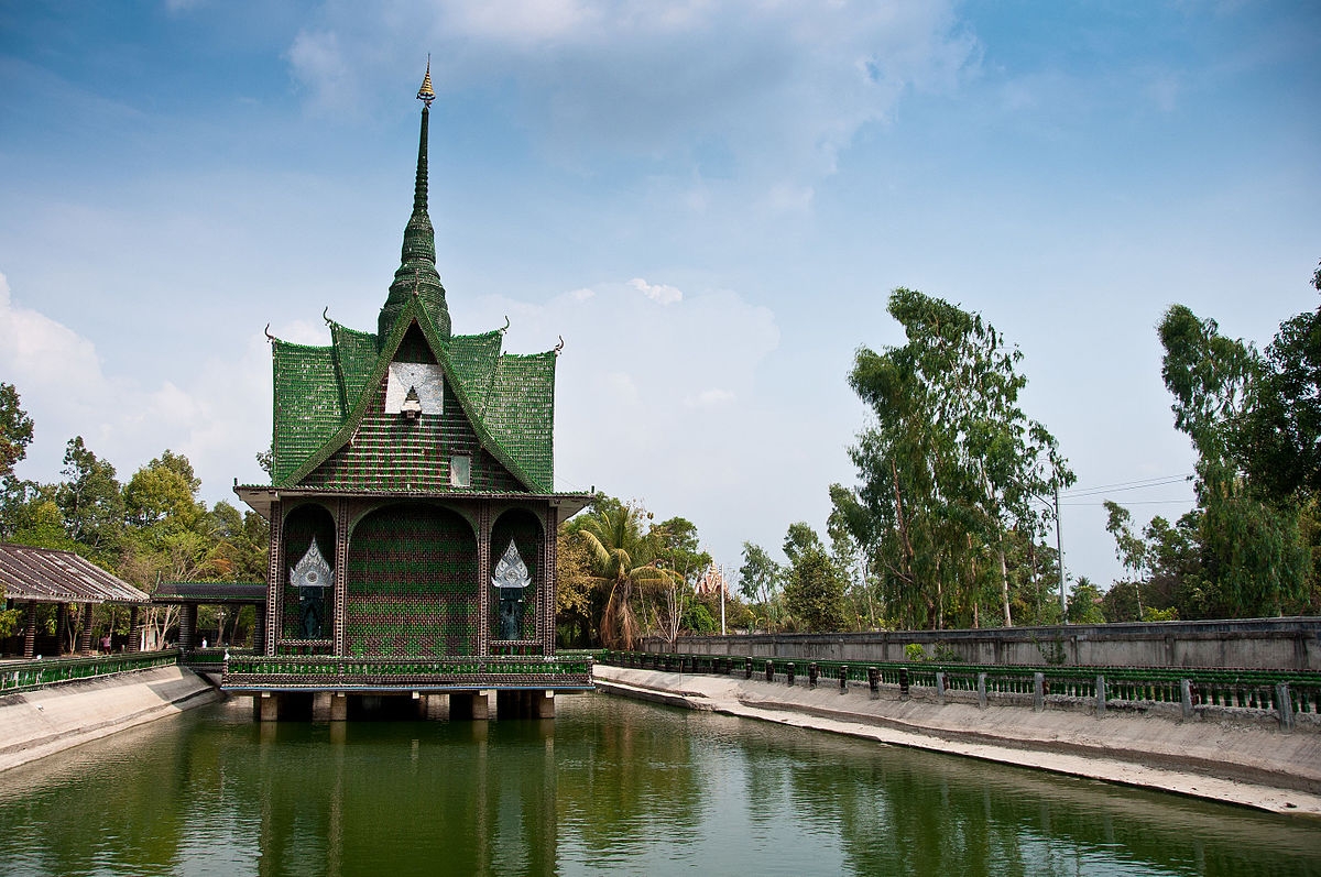 Ng&ocirc;i ch&ugrave;a vỏ chai - Kiến tr&uacute;c &ldquo;c&oacute; một kh&ocirc;ng hai&rdquo; ở Th&aacute;i Lan - Ảnh 5.