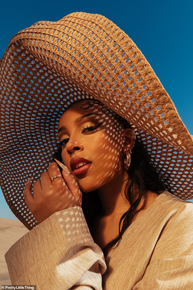 Ca sĩ Doja Cat khoe thân hình bốc lửa - Ảnh 7.
