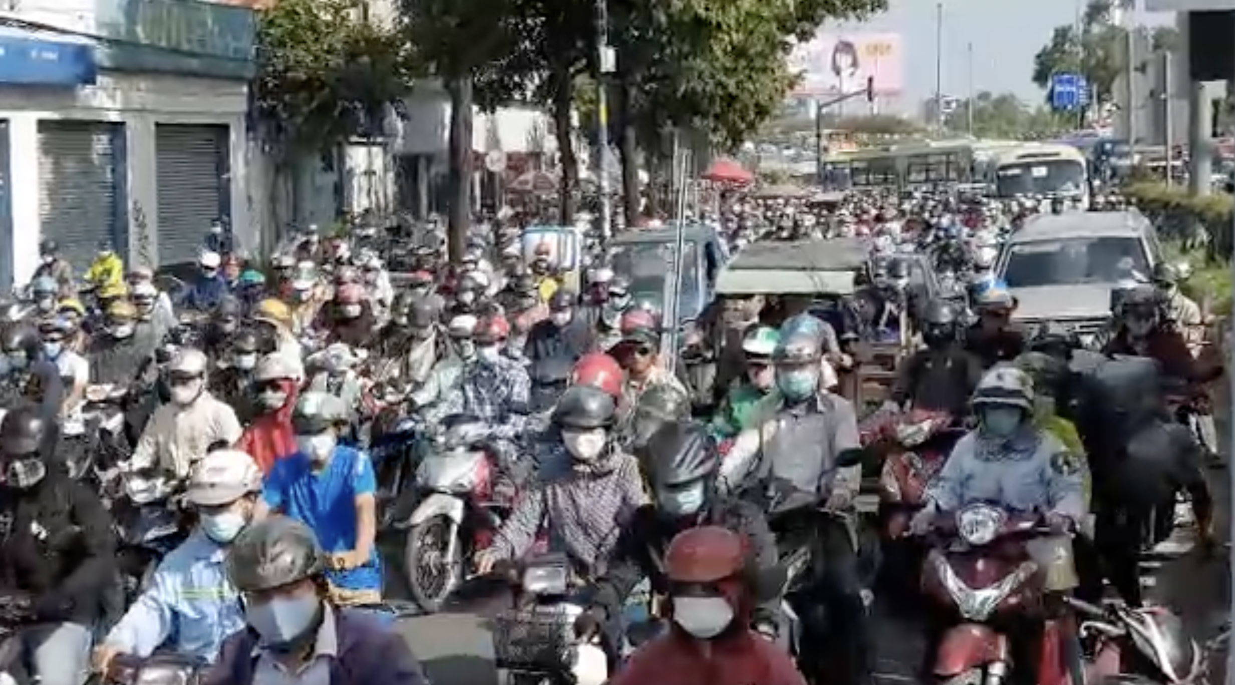 CSGT TP HCM nói gì về cảnh kẹt xe kinh hoàng tại cửa ngõ Tây Bắc sáng nay?