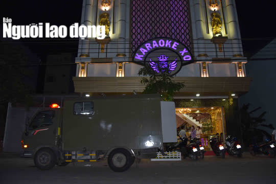 CLIP: Sau vụ nổ súng kinh hoàng, karaoke XO ở Tiền Giang lại có “biến”