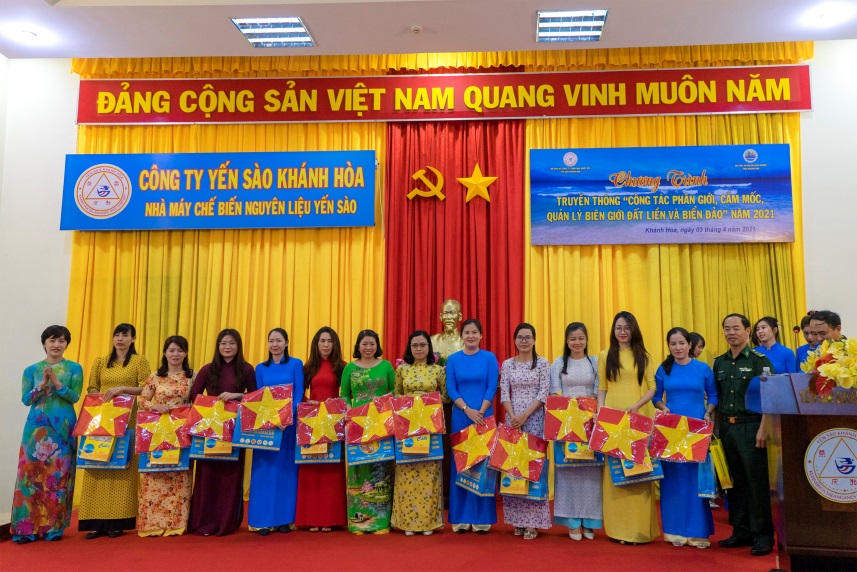 Hội Phụ nữ tuyên truyền biên giới đất liền và biển đảo cho hội viên