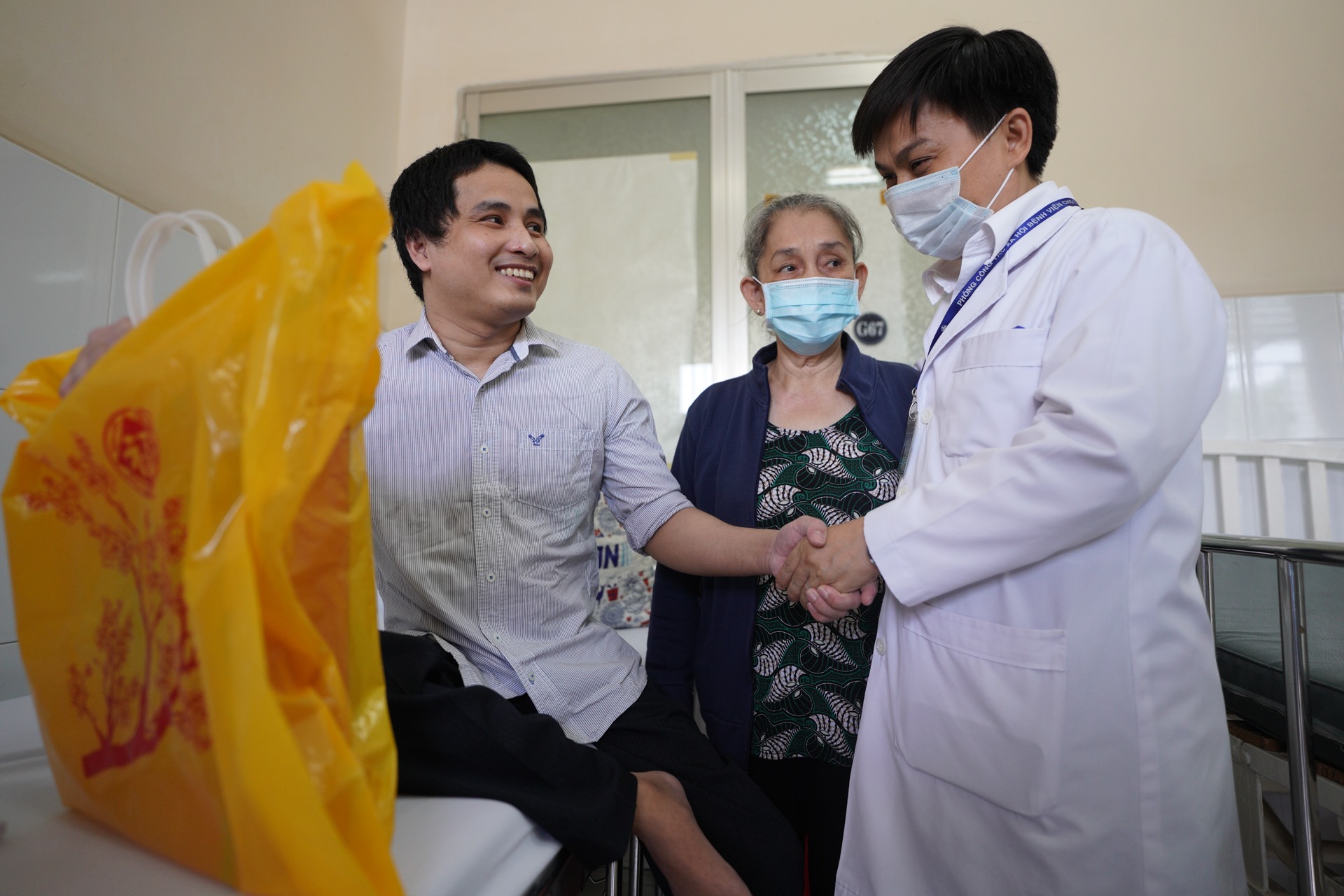 Ca bệnh đặc biệt 11 năm sống trong bệnh viện được về nh&agrave; - Ảnh 3.