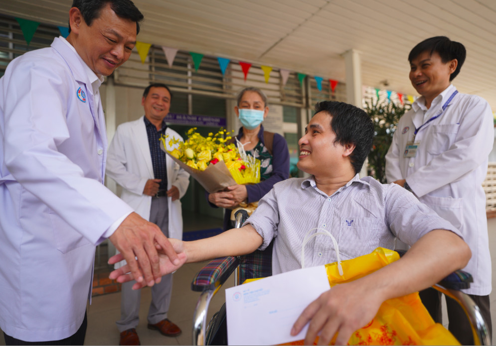 Ca bệnh đặc biệt 11 năm sống trong bệnh viện được về nhà