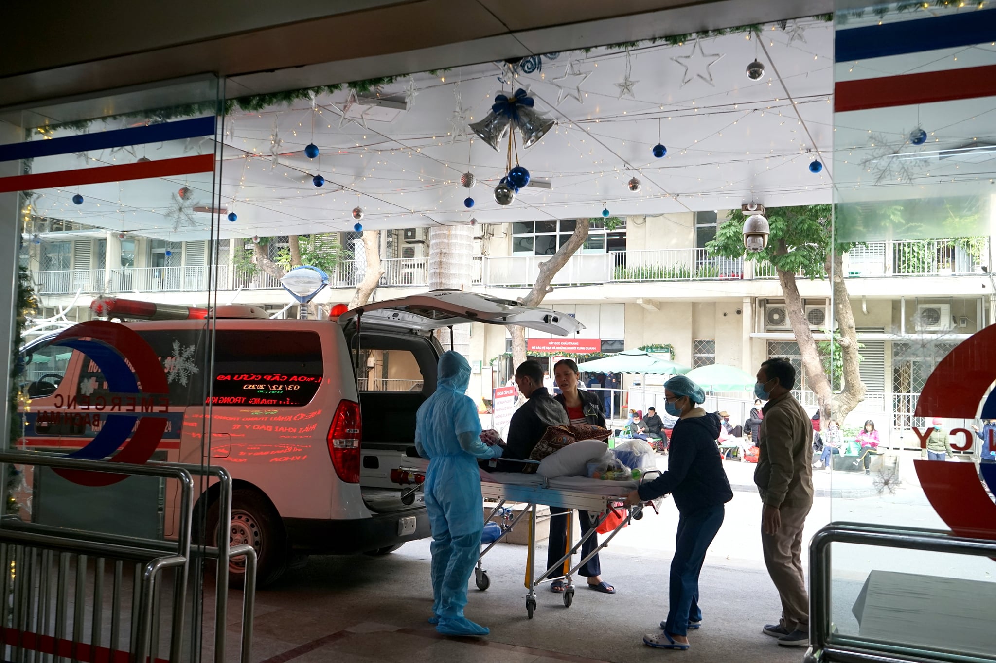 Hơn 200 nh&acirc;n vi&ecirc;n, b&aacute;c sĩ Bệnh viện Bạch Mai xin nghỉ việc: Người trong cuộc l&ecirc;n tiếng - Ảnh 2.