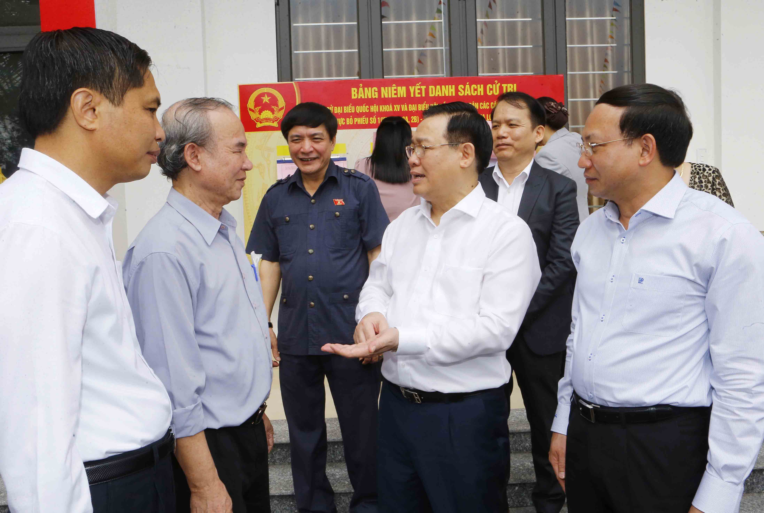 Chủ tịch Quốc hội Vương Đ&igrave;nh Huệ kiểm tra c&ocirc;ng t&aacute;c chuẩn bị bầu cử tại Quảng Ninh - Ảnh 2.