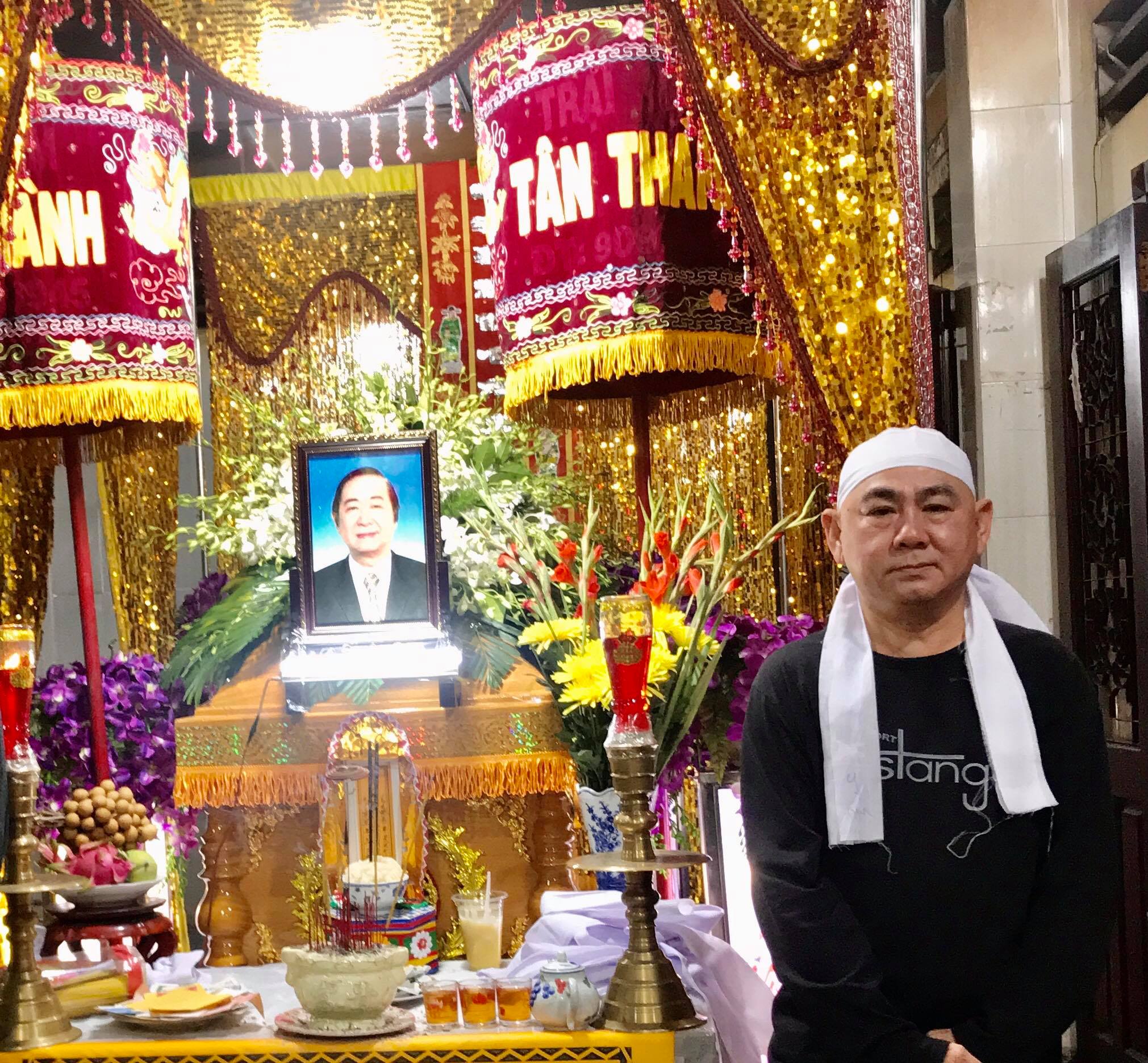 Tiễn đưa nhạc sĩ Đức Hiếu, gia tộc Minh Tơ nghẹn ngào