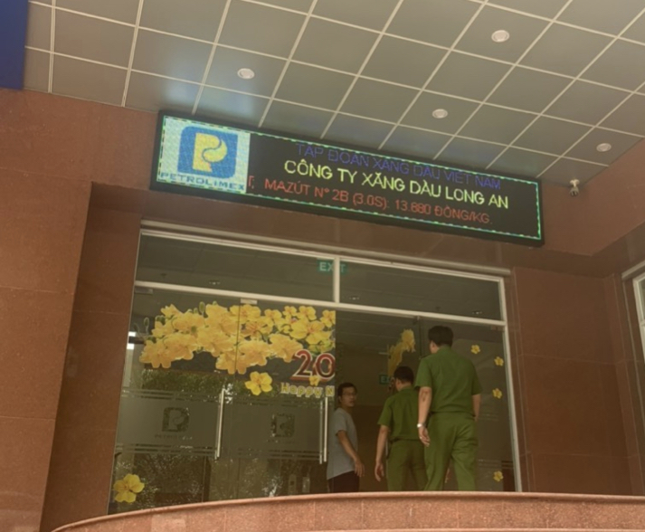 Bắt ông Lương Đình Tiến, Giám đốc Công ty xăng dầu Long An - Ảnh 3.