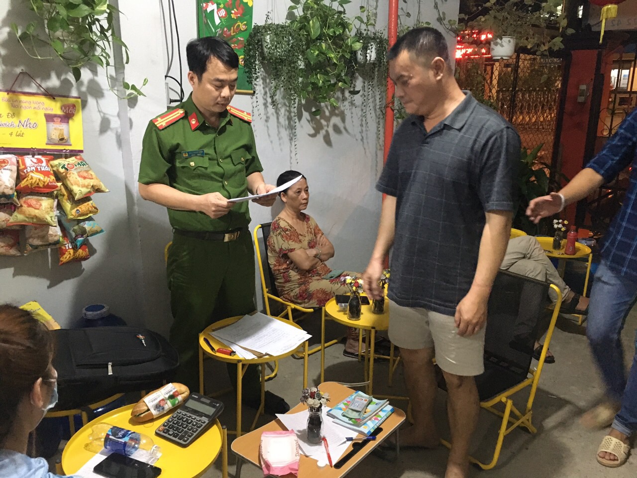TP HCM: Bộ C&ocirc;ng an triệt ph&aacute; đường d&acirc;y đ&aacute;nh đề, thu giữ 500 tỉ đồng - Ảnh 1.