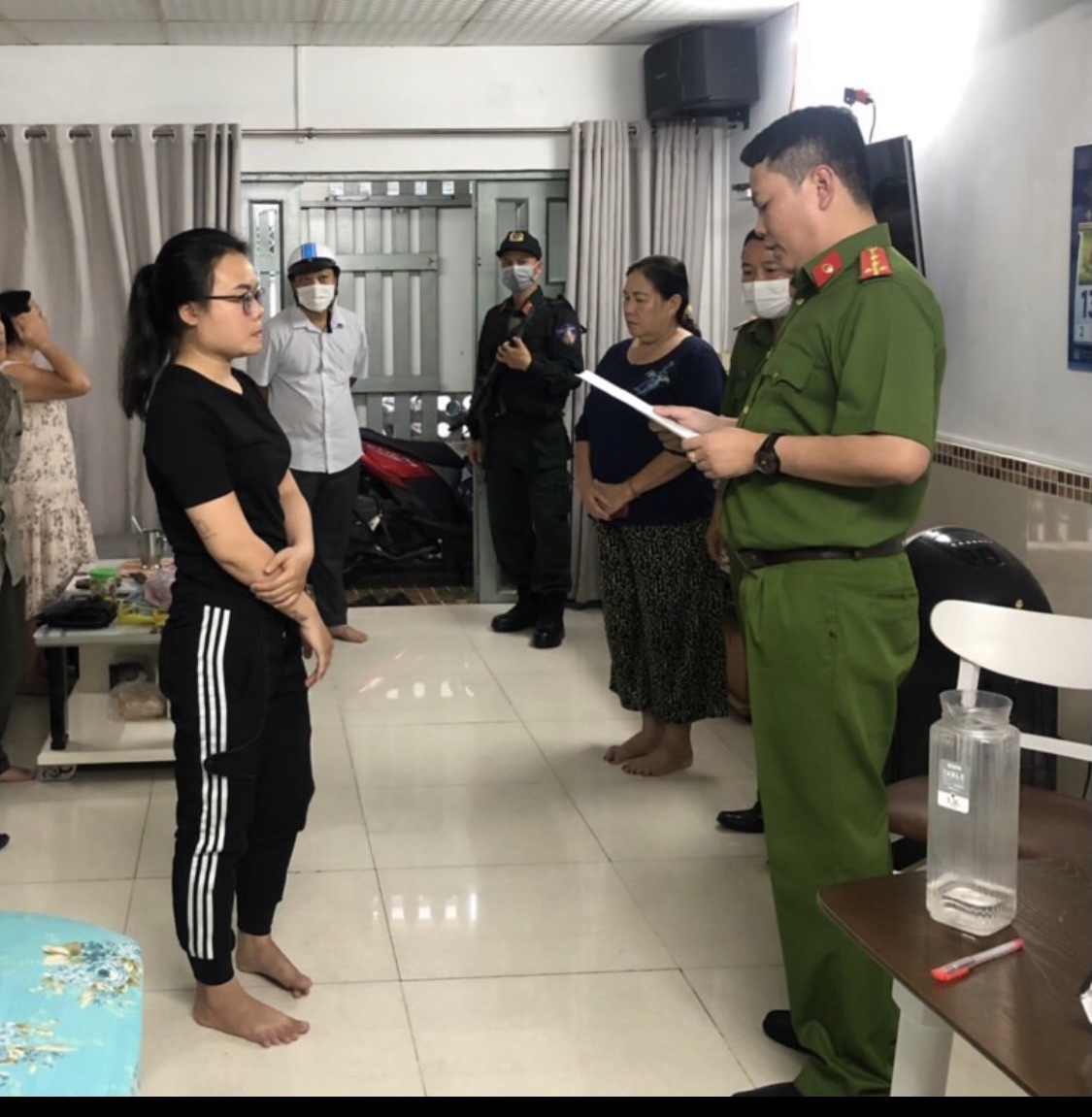 TP HCM: Bộ C&ocirc;ng an triệt ph&aacute; đường d&acirc;y đ&aacute;nh đề, thu giữ 500 tỉ đồng - Ảnh 3.