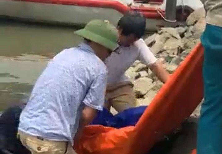Thi thể người phụ nữ chưa rõ danh tính trôi dạt trên sông