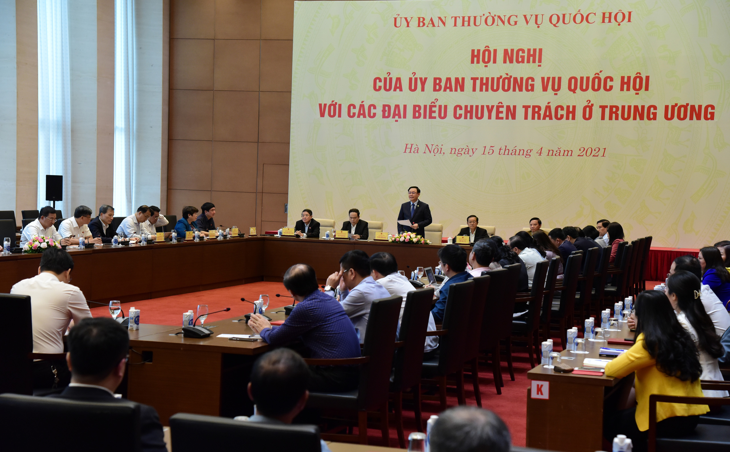 Chủ tịch Quốc hội Vương Đ&igrave;nh Huệ lắng nghe đại biểu Quốc hội hiến kế - Ảnh 2.