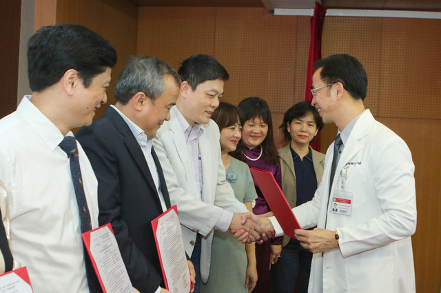 Giám đốc Bệnh viện Bạch Mai: "Việc nhiều bác sĩ chuyển công tác là hết sức tự nhiên"