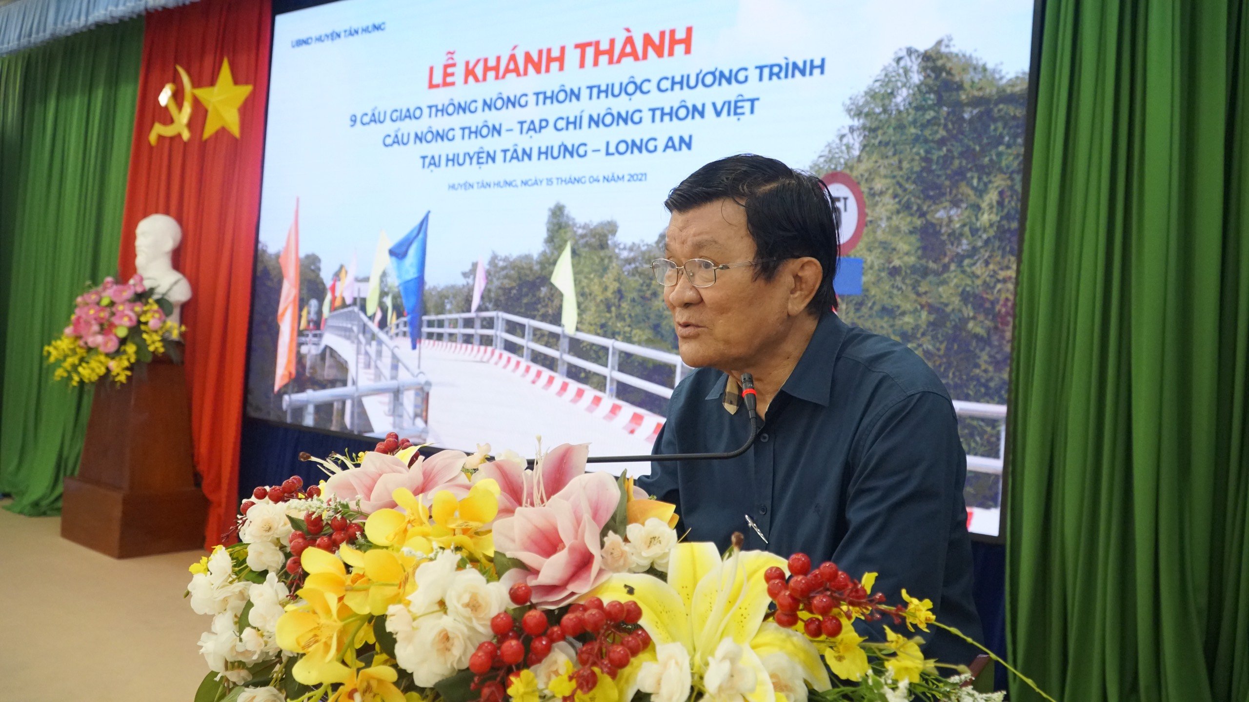 Nguy&ecirc;n Chủ tịch nước Trương Tấn Sang dự kh&aacute;nh th&agrave;nh 17 cầu n&ocirc;ng th&ocirc;n ở Long An - Ảnh 5.