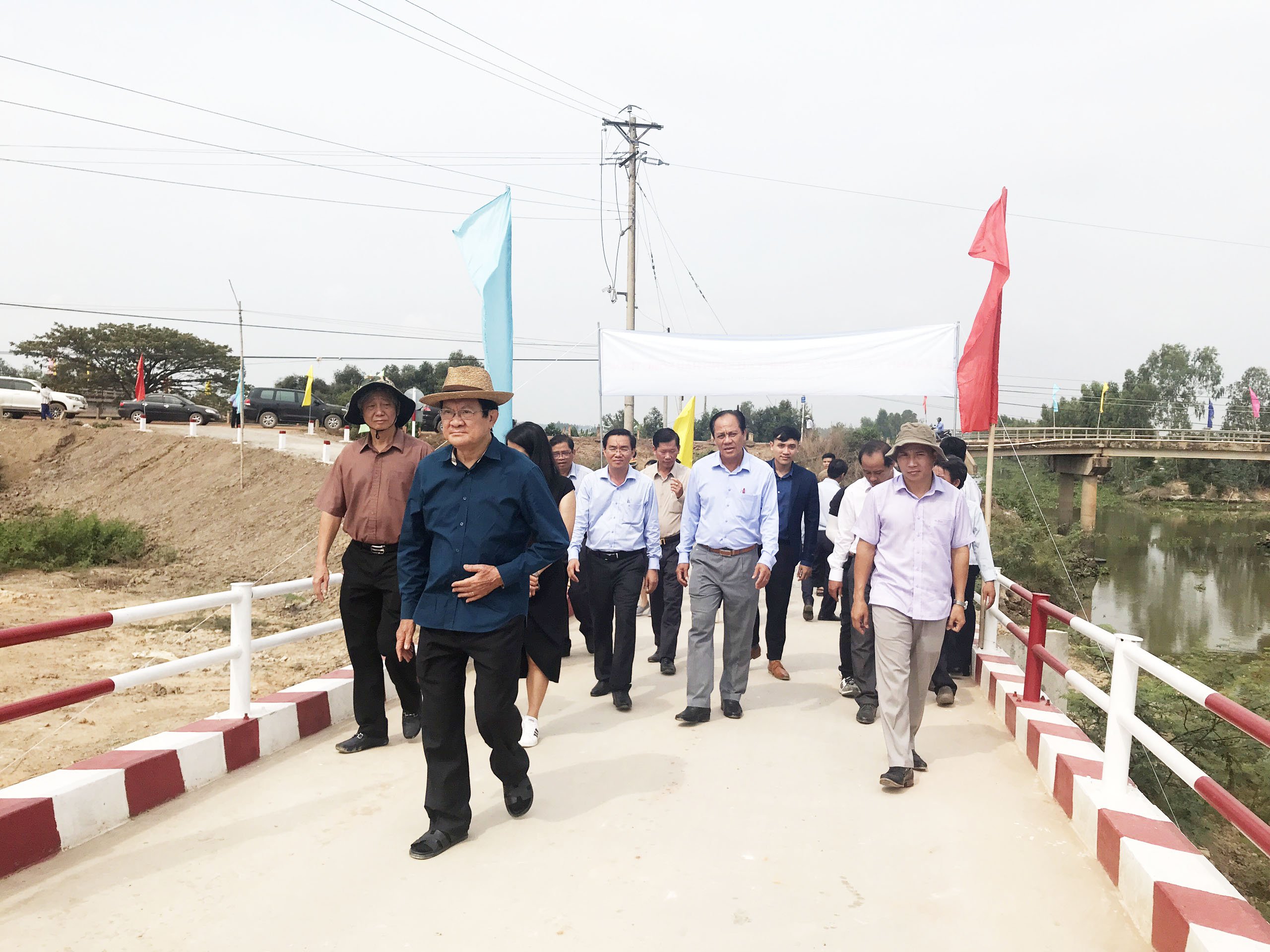 Nguyên Chủ tịch nước Trương Tấn Sang dự khánh thành 17 cầu nông thôn ở Long An