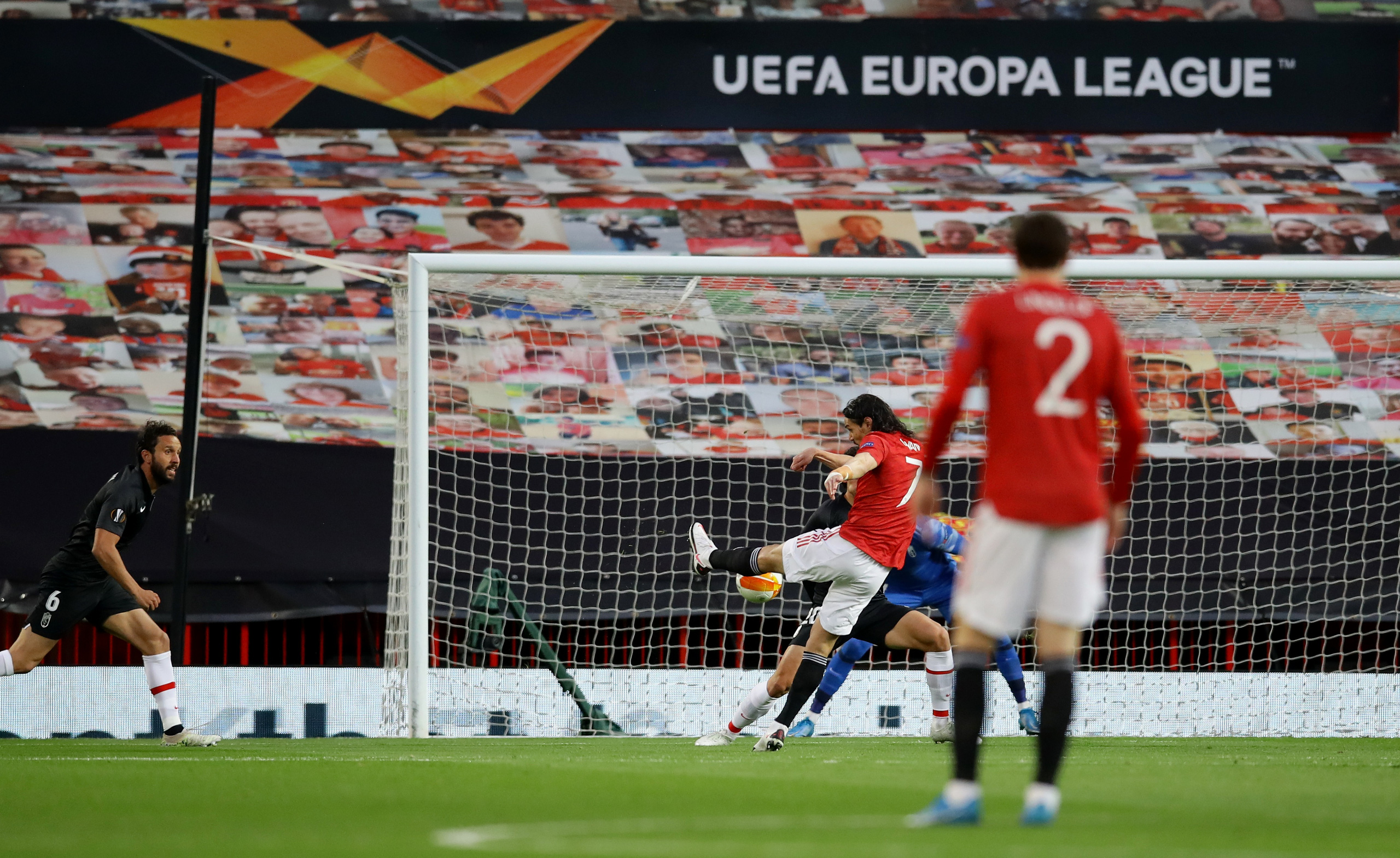 Europa League: Man United hạ gục Granada, mơ trận chung kết to&agrave;n Anh - Ảnh 2.
