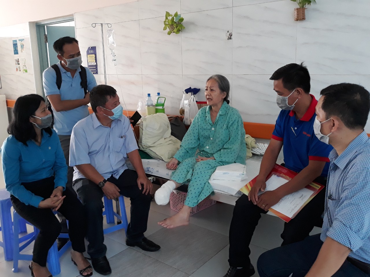 &ldquo;Mai V&agrave;ng nh&acirc;n &aacute;i&rdquo; l&agrave;m ấm l&ograve;ng nghệ sĩ ngh&egrave;o, bệnh tật tr&ecirc;n qu&ecirc; hương B&aacute;c T&ocirc;n - Ảnh 3.