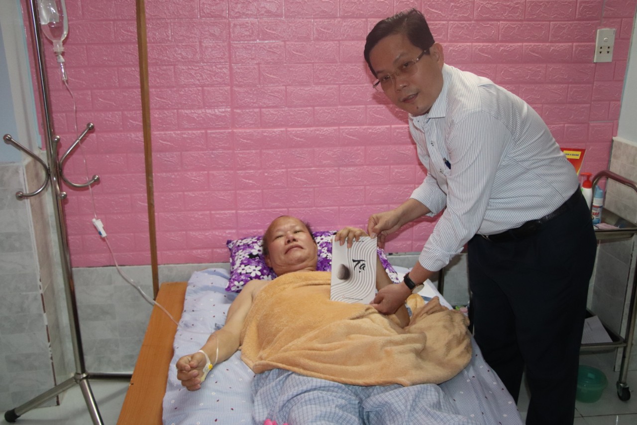 Mai Vàng nhân ái đến với 2 nhà thơ ở Quảng Nam - Ảnh 4.