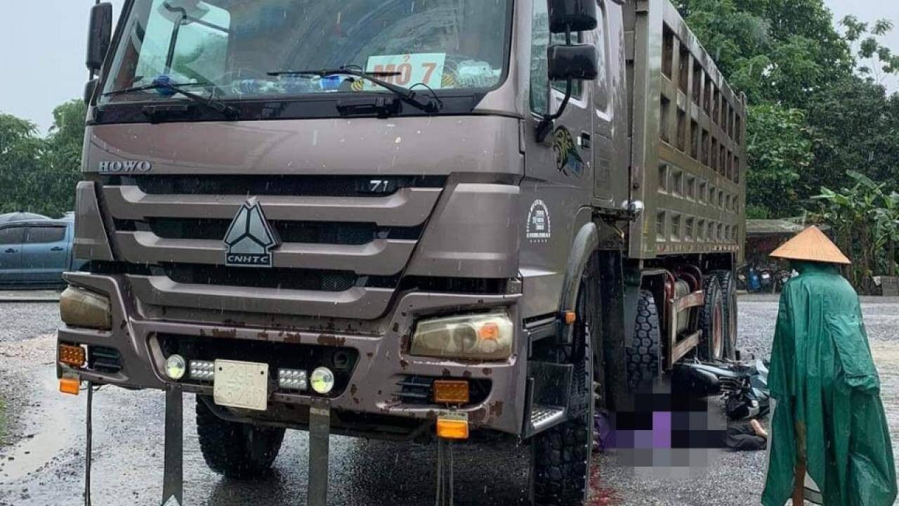 Xe "hổ vồ" hết hạn đăng kiểm cán chết người đi xe máy