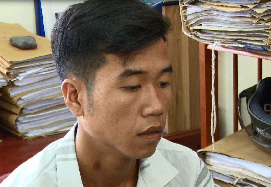 CLIP: H&ugrave;a nhau đập ph&aacute; t&agrave;i sản v&igrave; kh&ocirc;ng v&agrave;o được khu vui chơi trẻ em - Ảnh 2.