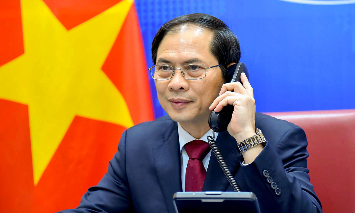 Hai Ngoại trưởng Việt Nam và Trung Quốc điện đàm, trao đổi thẳng thắn về vấn đề trên biển
