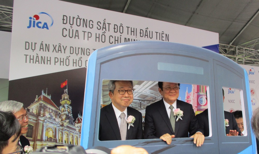 Xếp hàng dài chờ thưởng thức bò tuyết, sô cô la... tại Lễ hội Nhật - Việt - Ảnh 2.