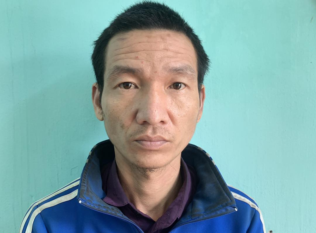 Bố dượng khống chế, trói tay ông nội để hiếp dâm con gái riêng của vợ