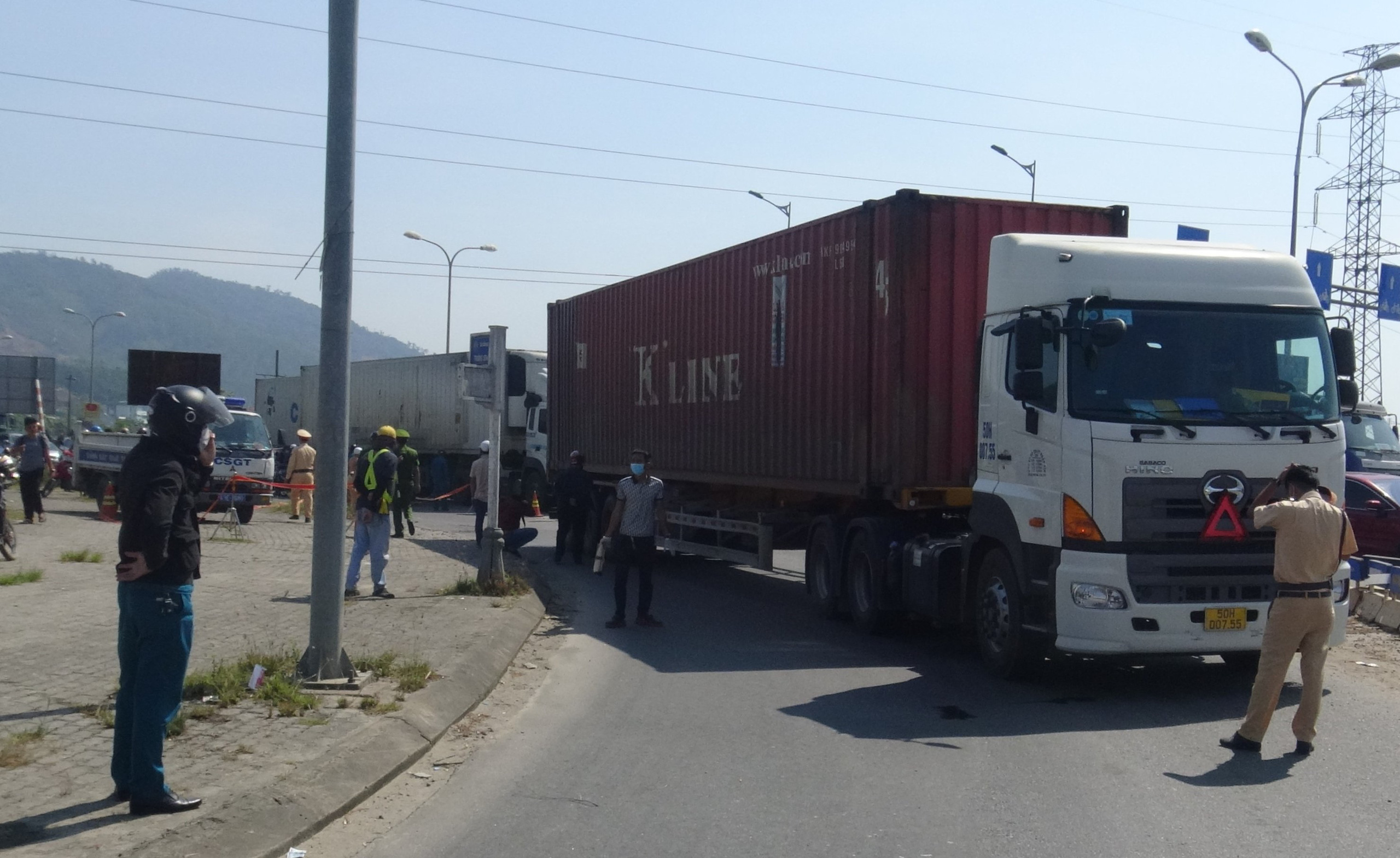 Đà Nẵng: Xe container cuốn xe đạp điện vào gầm, một người tử vong