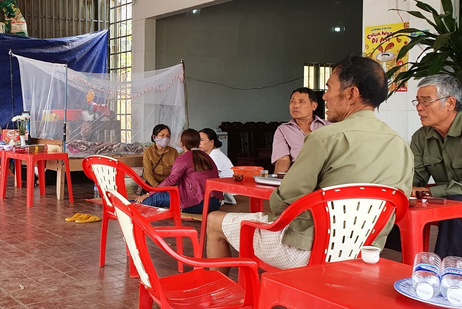 Xót thương bé gái 4 tuổi tử vong nghi ăn nhầm bả chó - Ảnh 2.