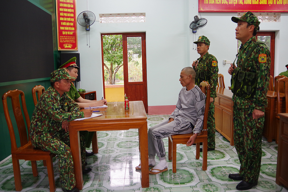 Bắt đối tượng tổ chức đưa người xuất cảnh tr&aacute;i ph&eacute;p sang Trung Quốc - Ảnh 1.