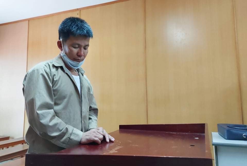 Gã đàn ông cùng lúc sát hại 2 đồng nghiệp bằng kéo