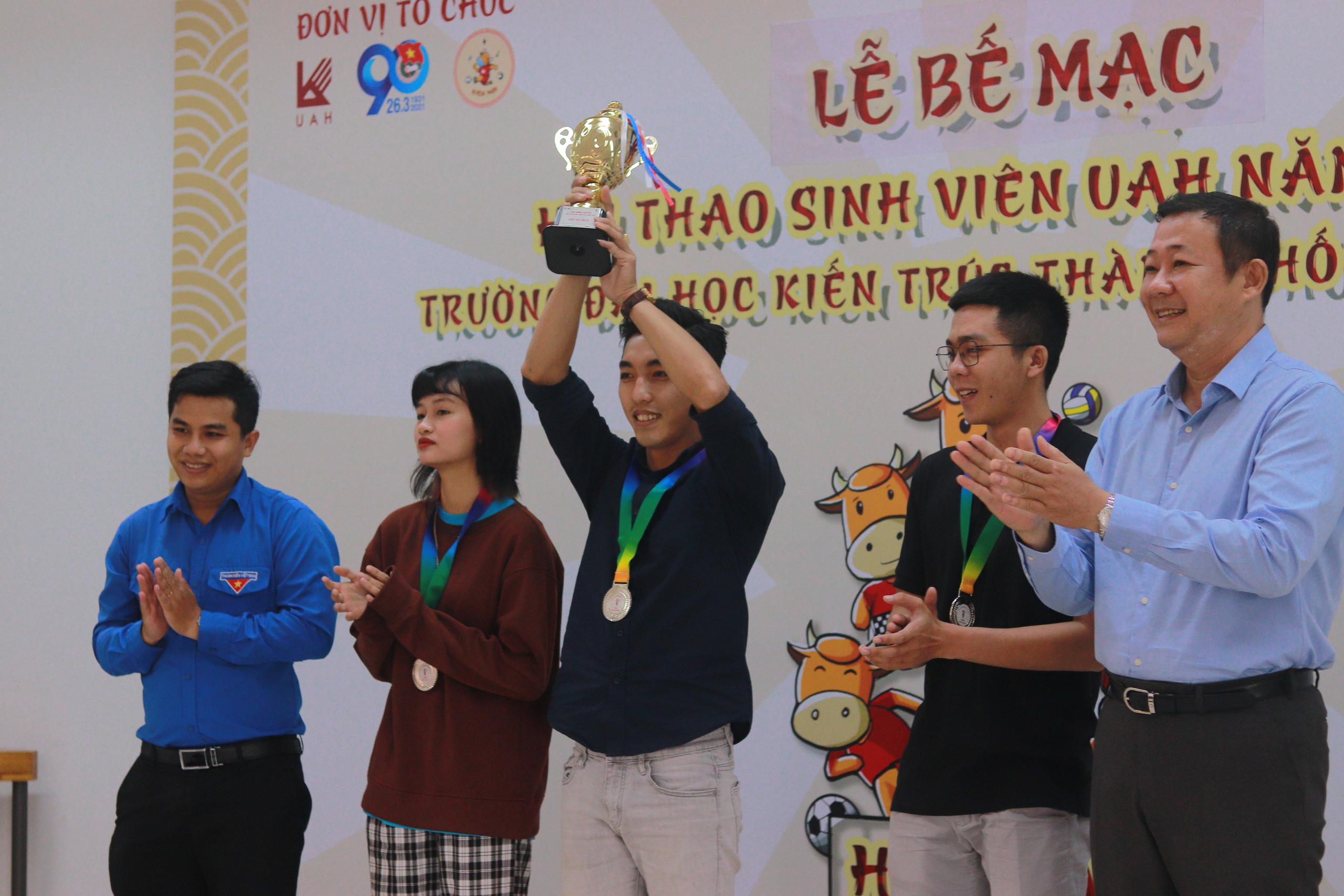 Trao giải hội thao Trường ĐH Kiến trúc TP HCM năm 2021