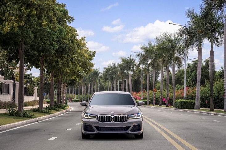 BMW 5 Series mới chính thức ra mắt tại Việt Nam - Ảnh 1.