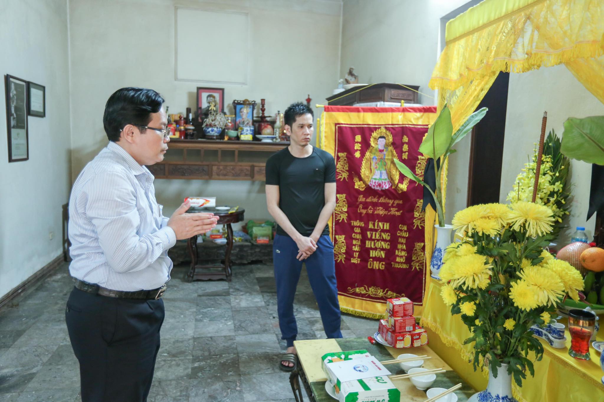 Mai V&agrave;ng nh&acirc;n &aacute;i thăm nh&agrave; văn Ma Văn Kh&aacute;ng, Nguyễn Khắc Trường v&agrave; thắp hương tưởng nhớ nh&agrave; văn Nguyễn Huy Thiệp - Ảnh 8.