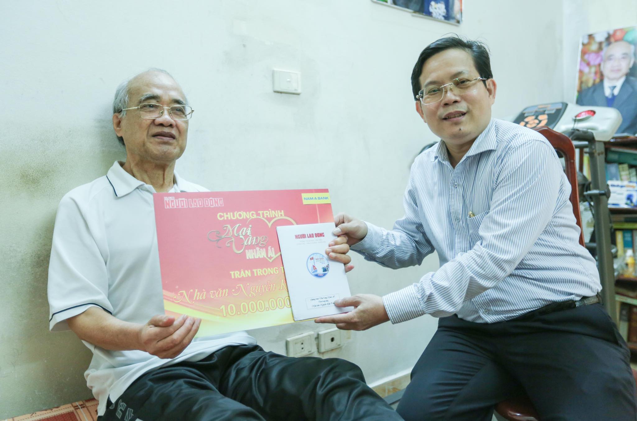 Mai V&agrave;ng nh&acirc;n &aacute;i thăm nh&agrave; văn Ma Văn Kh&aacute;ng, Nguyễn Khắc Trường v&agrave; thắp hương tưởng nhớ nh&agrave; văn Nguyễn Huy Thiệp - Ảnh 5.