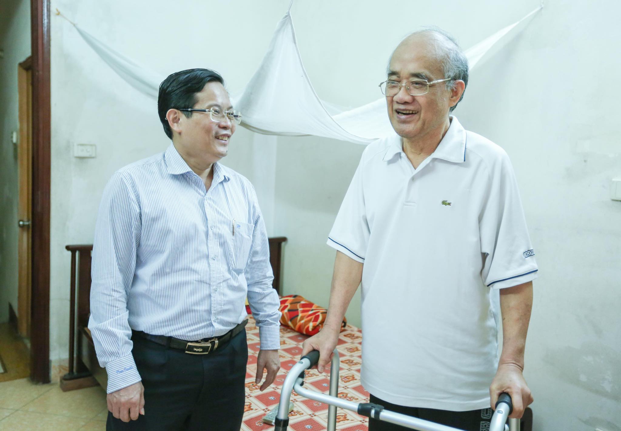 Mai V&agrave;ng nh&acirc;n &aacute;i thăm nh&agrave; văn Ma Văn Kh&aacute;ng, Nguyễn Khắc Trường v&agrave; thắp hương tưởng nhớ nh&agrave; văn Nguyễn Huy Thiệp - Ảnh 6.