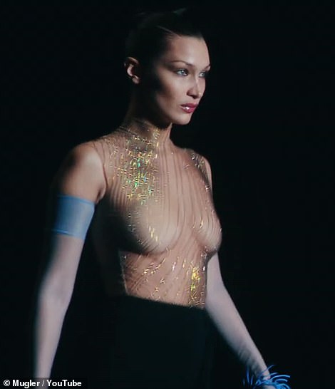 Si&ecirc;u mẫu Bella Hadid, Irina Shayk khoe vẻ gợi cảm  - Ảnh 4.