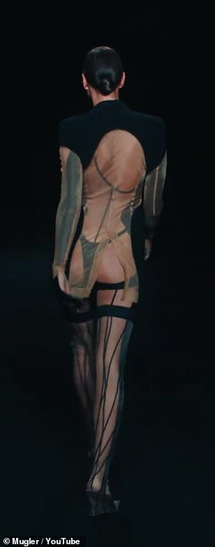 Si&ecirc;u mẫu Bella Hadid, Irina Shayk khoe vẻ gợi cảm  - Ảnh 7.