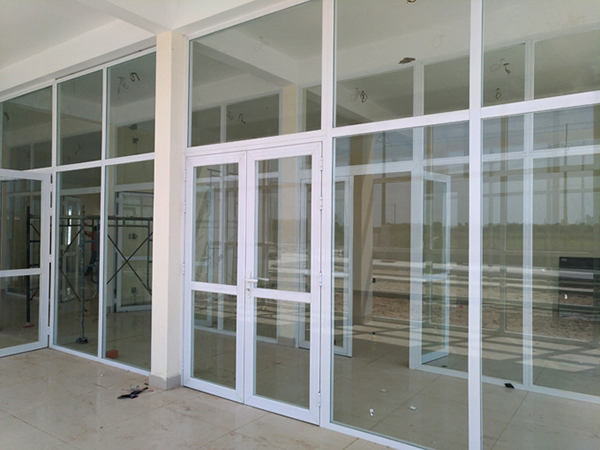 5 mẫu vách ngăn nhôm kính đẹp hiện nay - Ảnh 2.