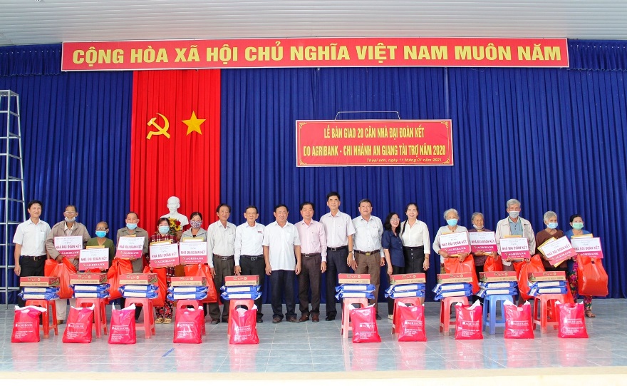 Agribank vì cộng đồng - một hành trình không mỏi - Ảnh 1.