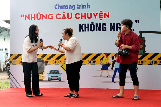 Công nhân học kỹ năng tham gia giao thông