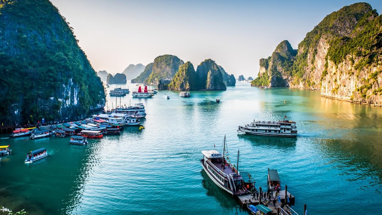 Hạ Long: Rộn r&atilde; m&ugrave;a lễ hội giữa l&ograve;ng kỳ quan - Ảnh 3.