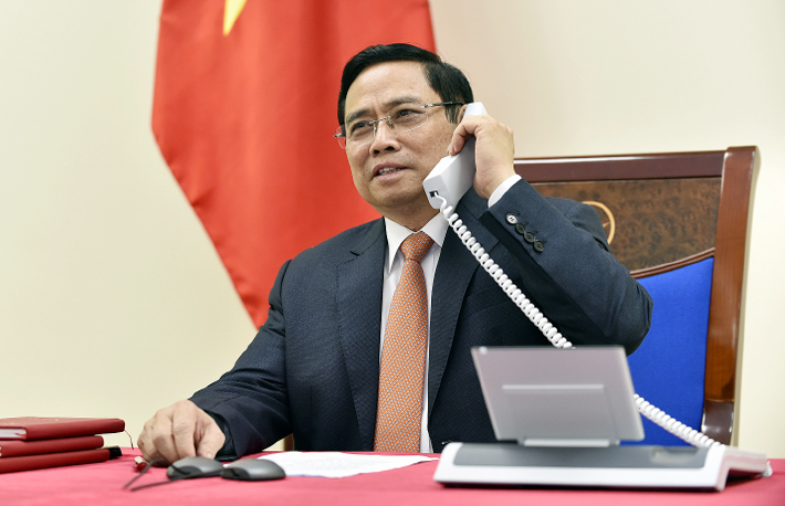 Thủ tướng Phạm Minh Chính điện đàm với Thủ tướng Singapore Lý Hiển Long